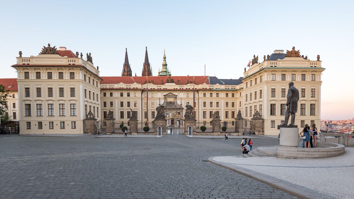 Pražský hrad se od pondělí otevře veřejnosti a zruší kontroly